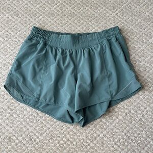 Lululemon Hottyhot 4” shorts